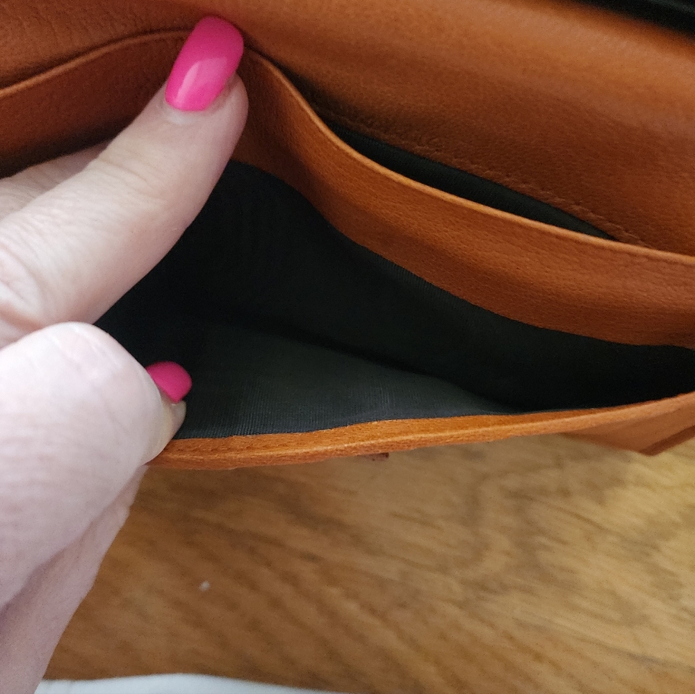 Gucci Tan Leather Women's Wallet - Picture 10 of 13